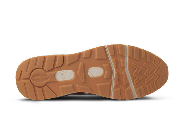 Karhu Aria 95 'Light Mahogany / White'