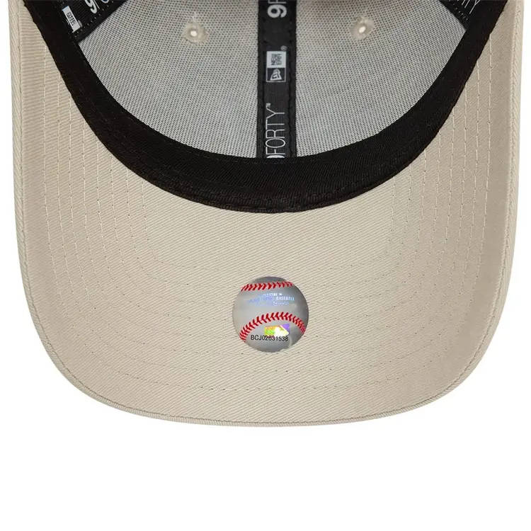New Era New York Yankees League Essential Stone 9FORTY Adjustable Cap 'Stone White'