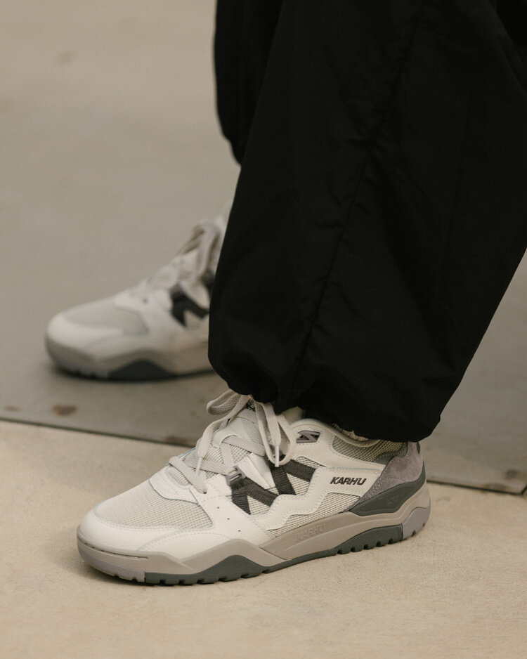 Karhu Fusion XT 'Blanc De Blanc / Dark Gull'