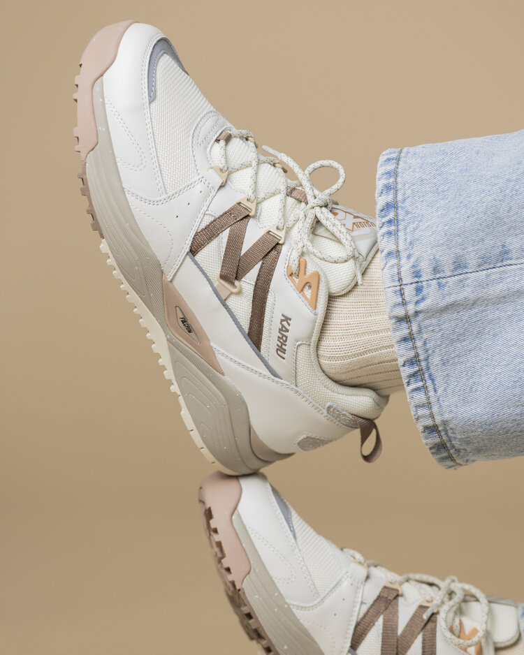 Karhu Fusion XC 'Lily White / Pine Bark'