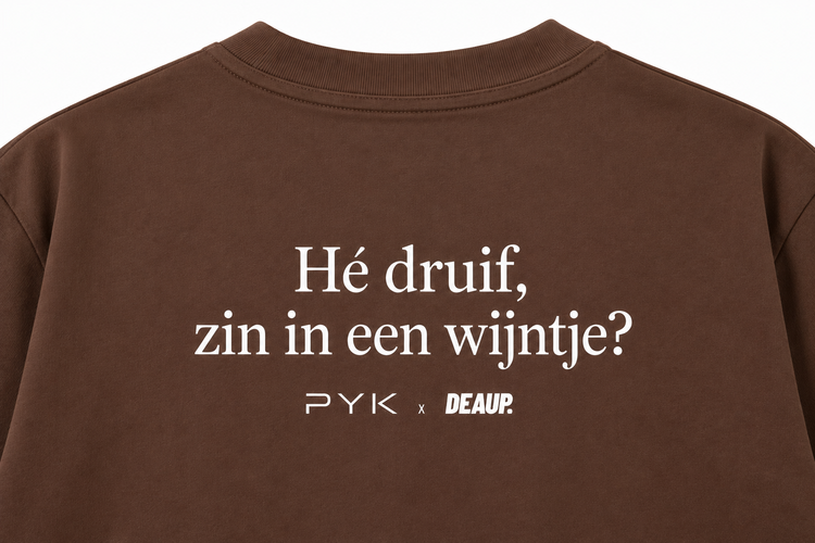DEAUP T-shirt 'Bruin' He Druifje Pyk x DEAUP