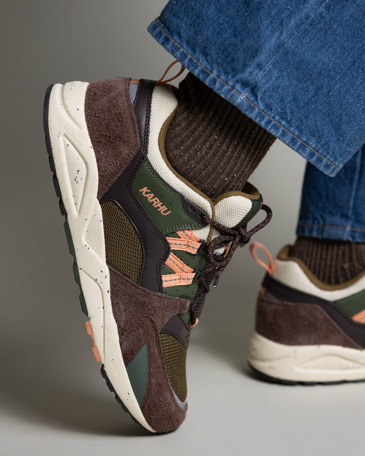 Karhu Fusion 2.0 'Shaved Chocolate / Peach Bloom'