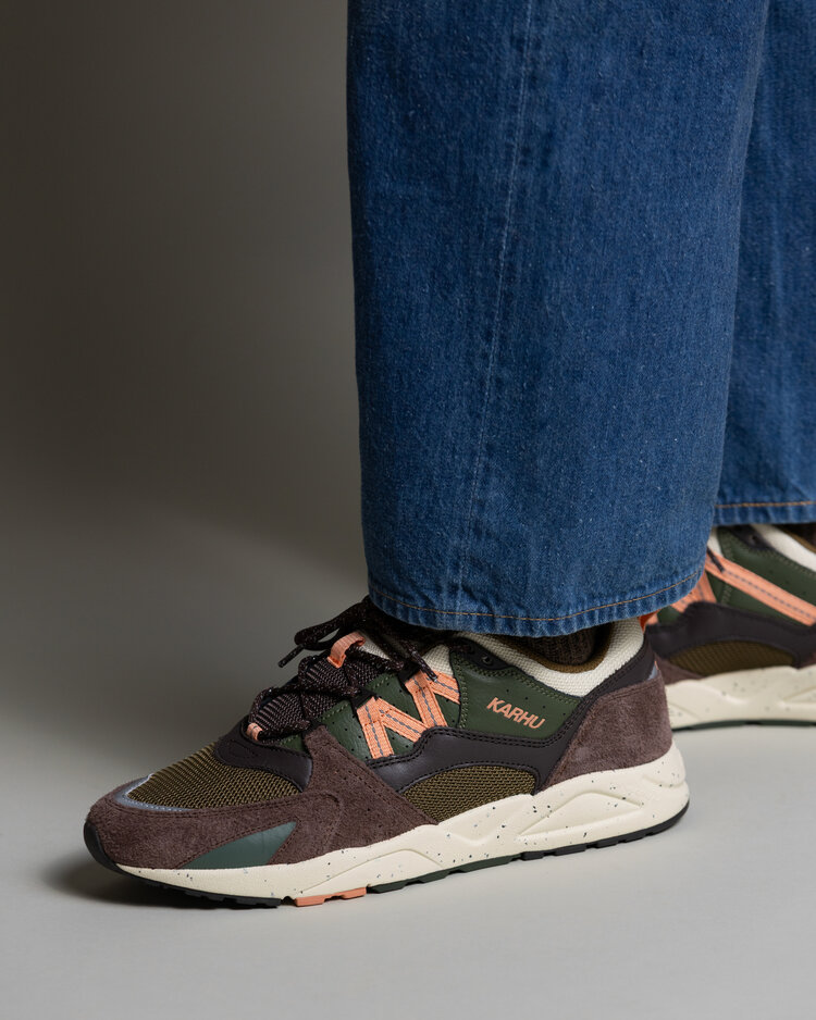 Karhu Fusion 2.0 'Shaved Chocolate / Peach Bloom'