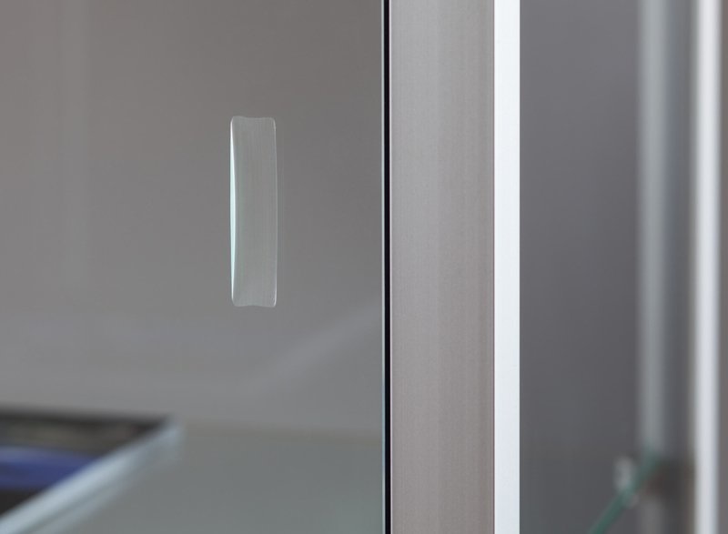 Vitrine 311 1000 zilver met LED zijspots