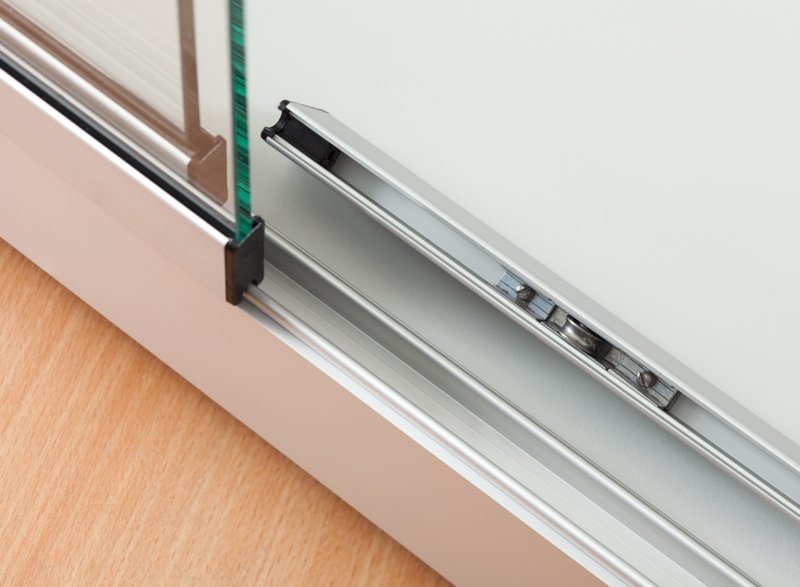 Vitrine 311 1000 silber mit LED Seitenbeleuchtung