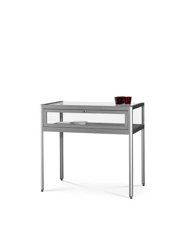 Dustproof table showcase V8 1000 silver with legs