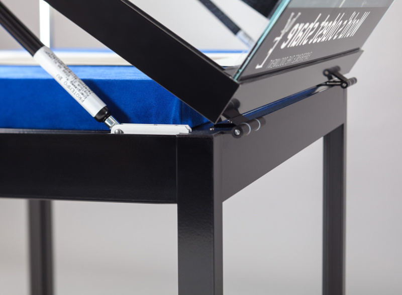 Table showcase TGV 250 1000 black with gas springs
