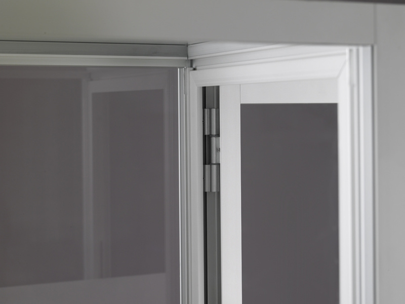 Ausstellungsvitrine V8 400 silber mit LED Deckenspot - Staubdicht