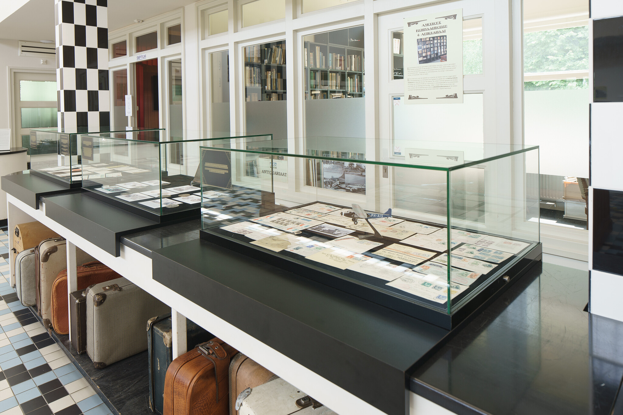 Vitrinekasten voor musea en nieuwe verlichting