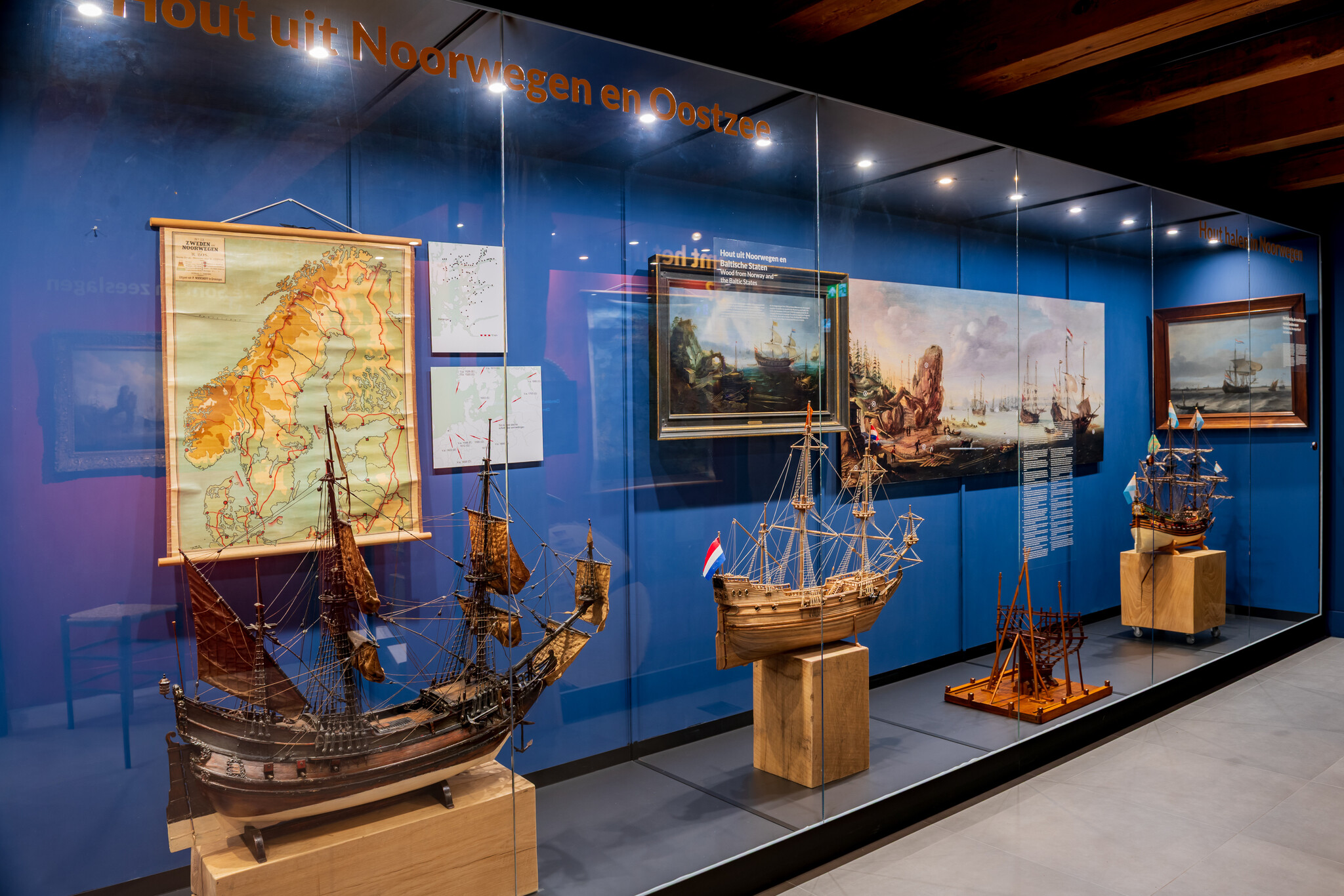 Vitrineverhaal 11 - Kleurrijk Hindeloopen