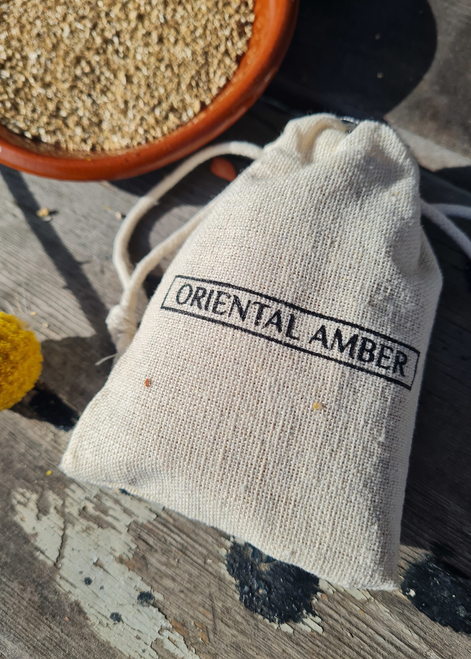 Homebreeze Oriental Amber Powder Perfume