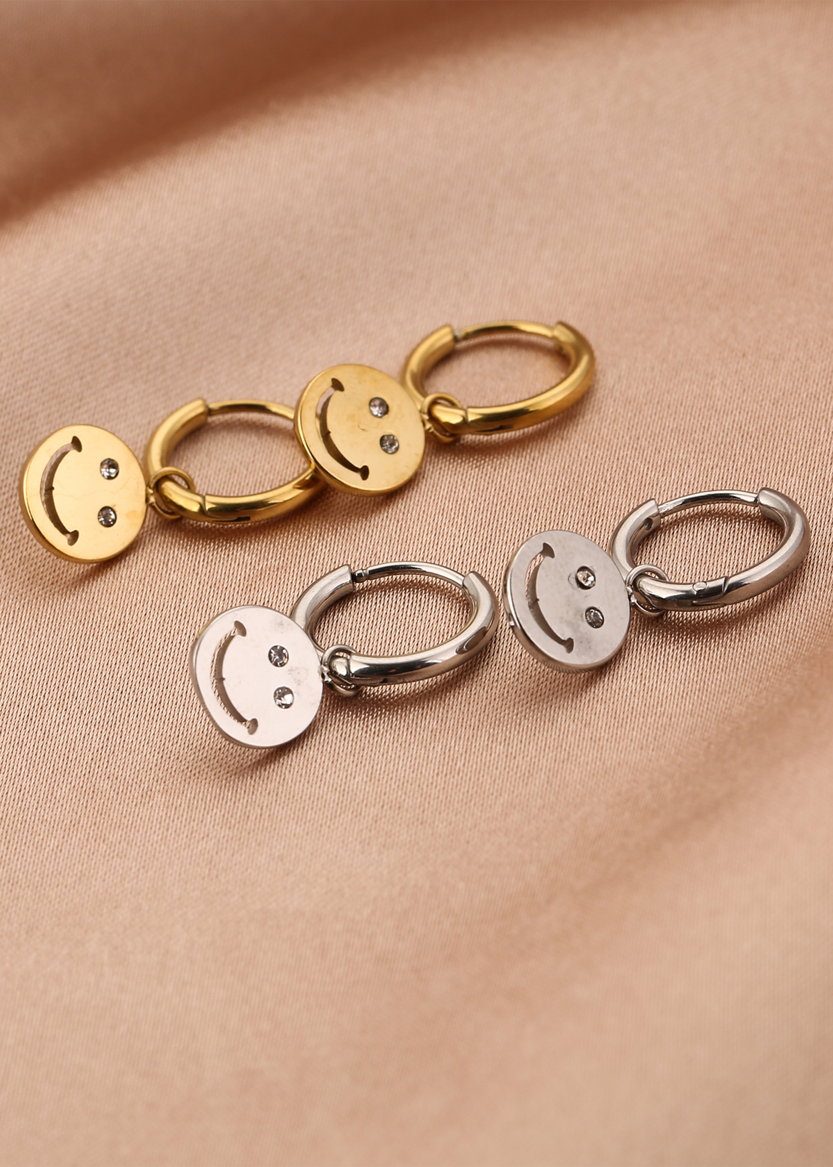 Oorbellen Hanger Smiley Gold