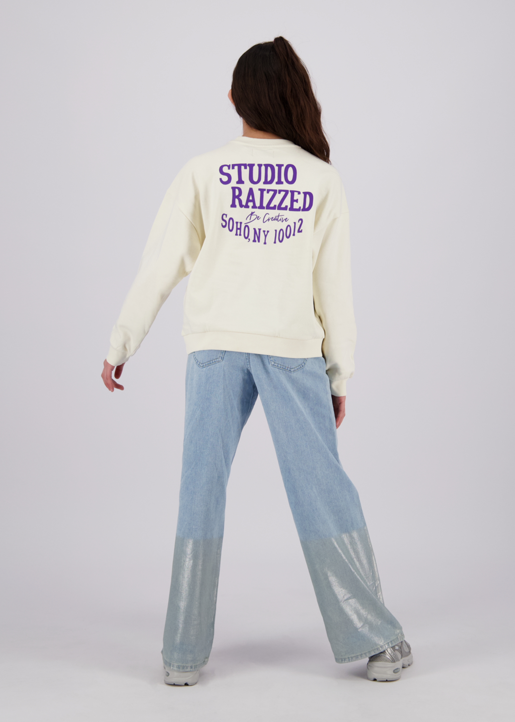 Raizzed Cela | Macroon White
