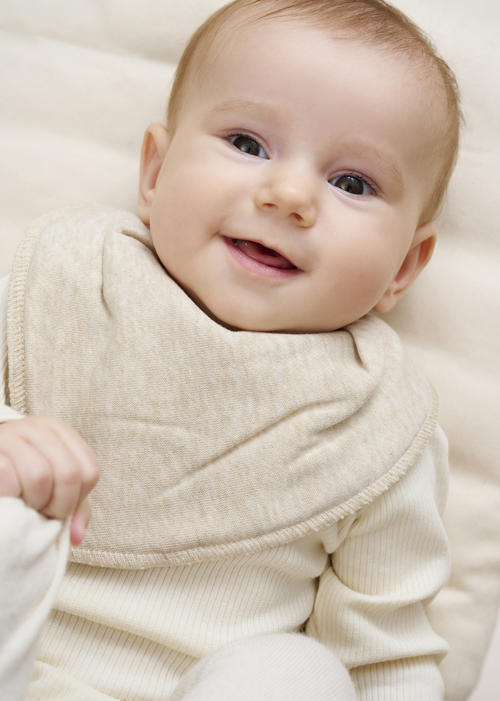 Pippi Bandana Bib | Sandshell Melange