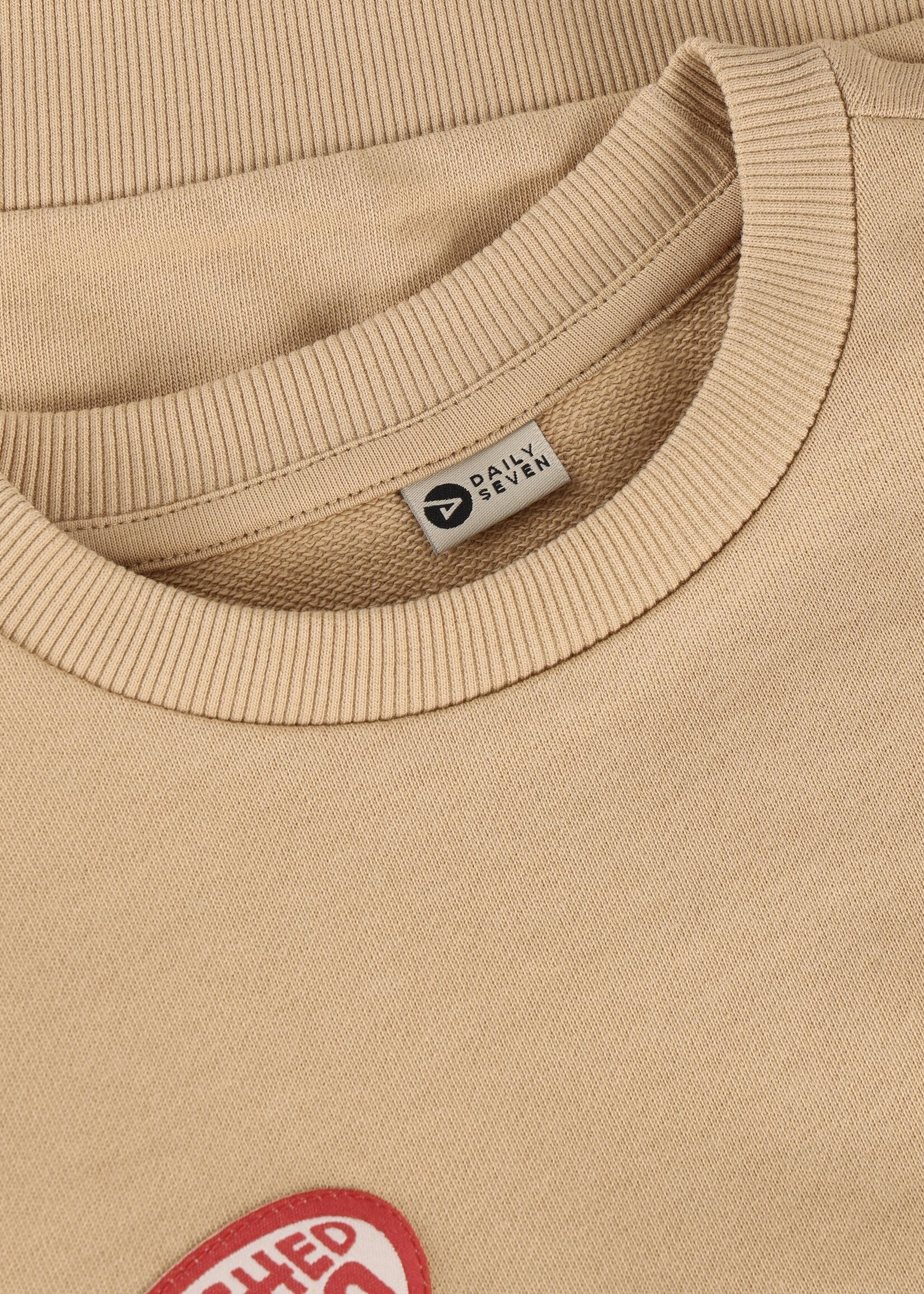 Daily 7 Oversized Sweater Badges Latte Sand