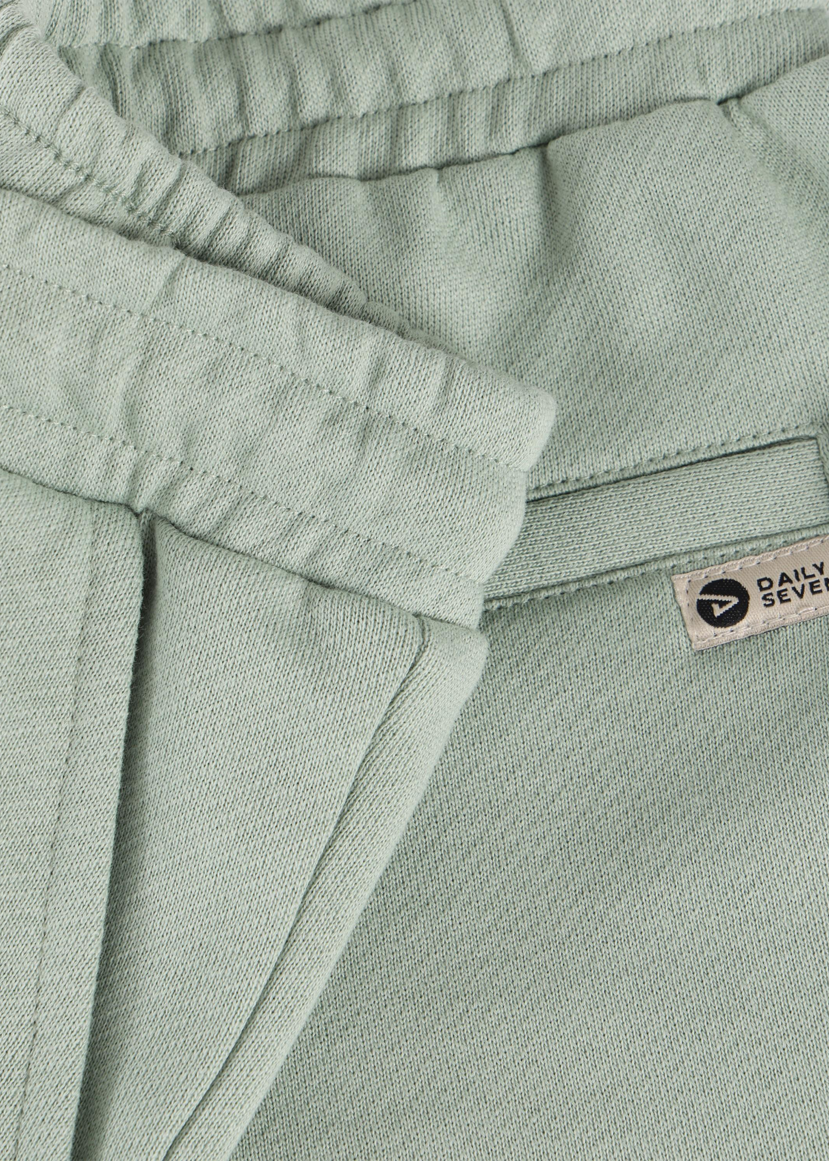 Daily 7 Shorts Structure Green Milieu