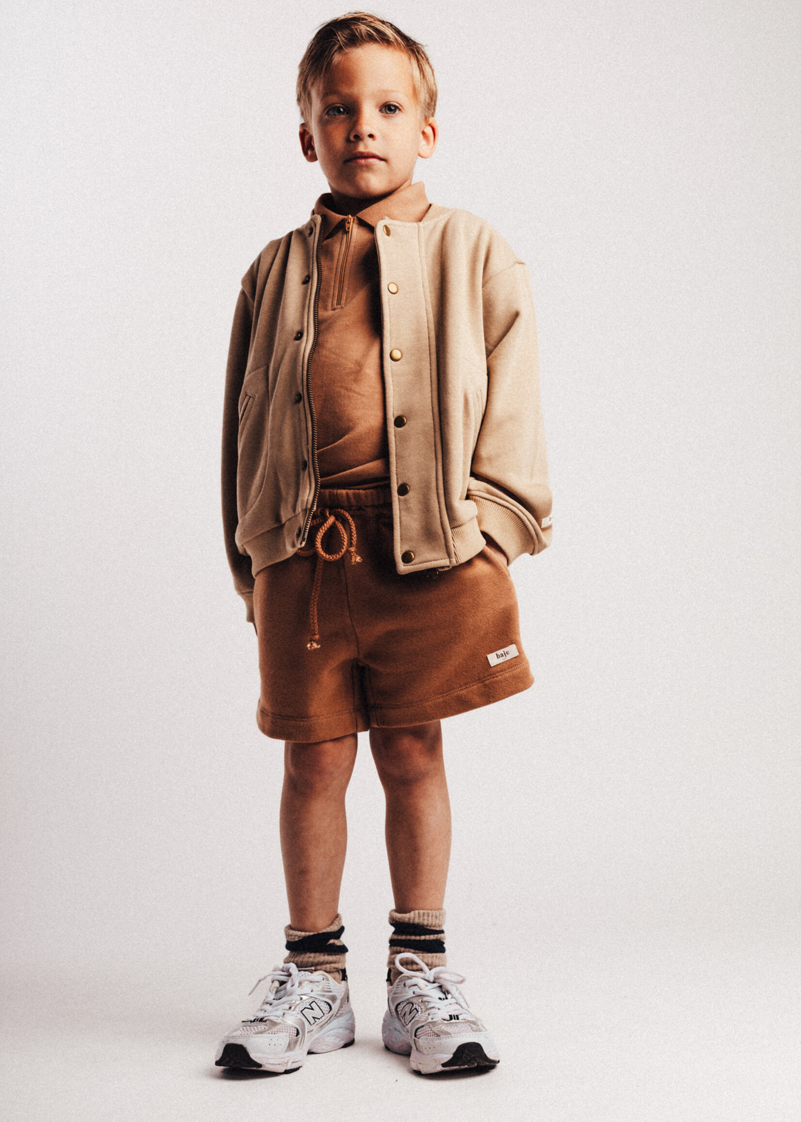 Baje Studio Jaen Taupe cafe