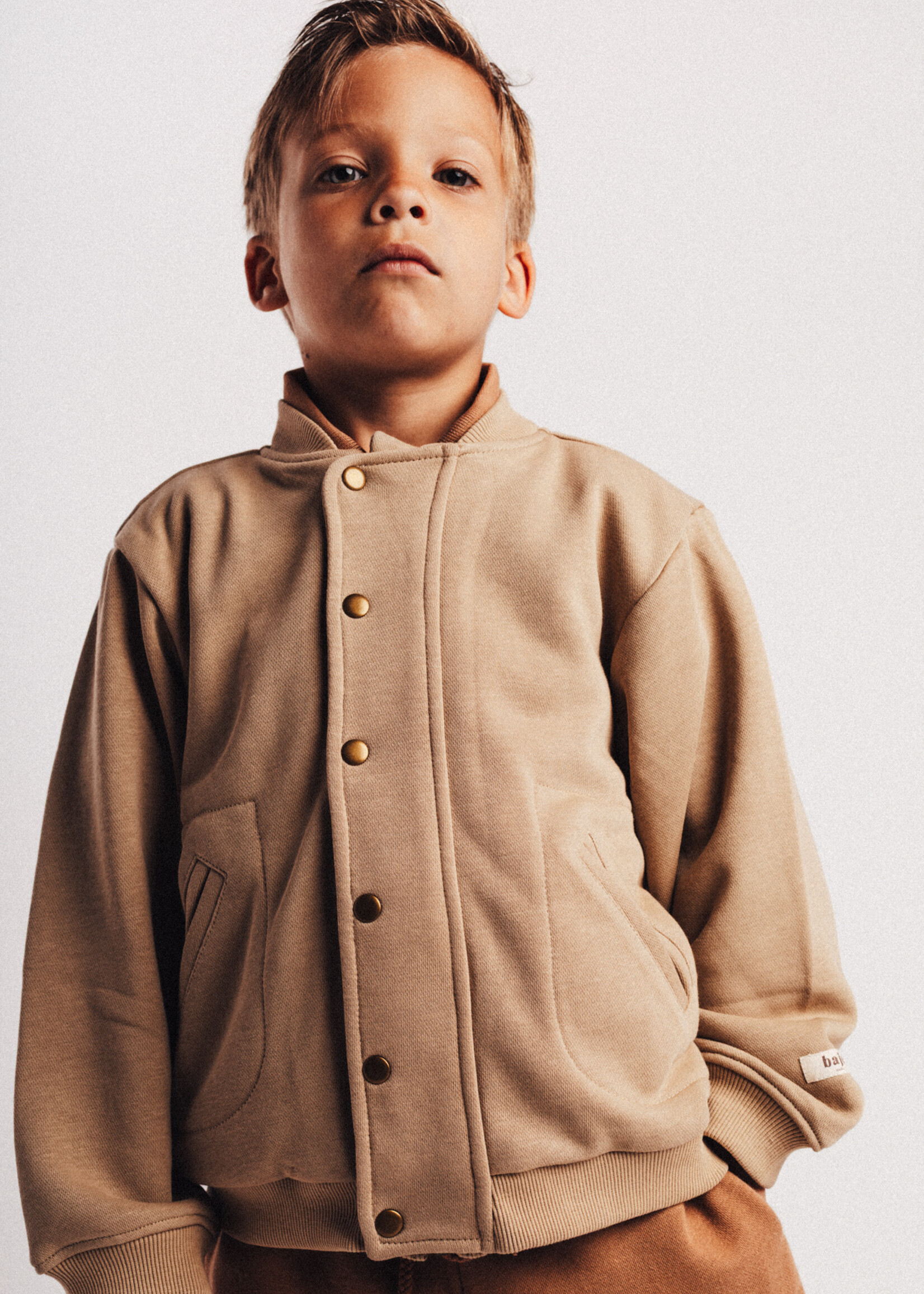 Baje Studio Jaen Taupe cafe