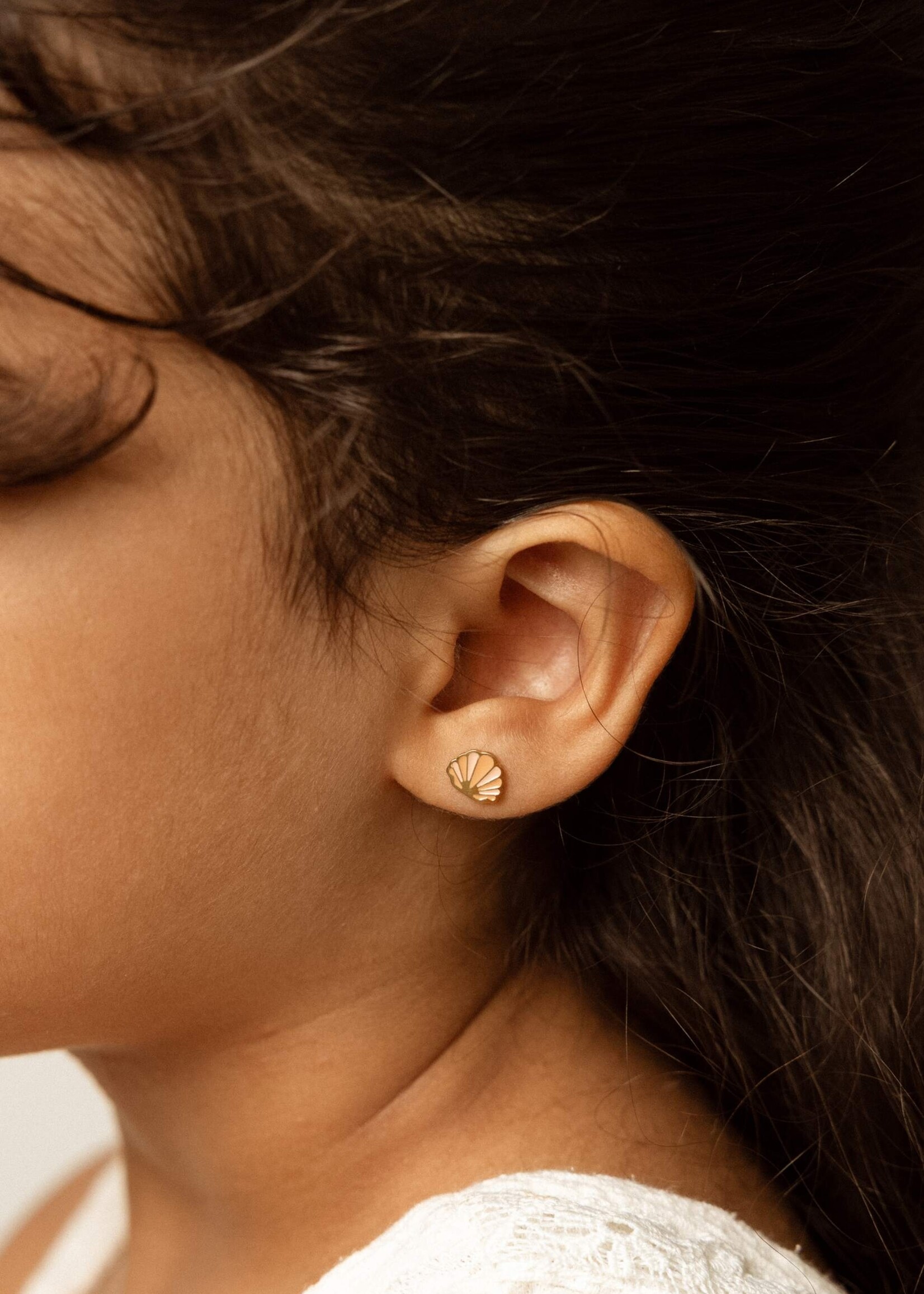 Mrs Ertha Studs Earrings Golden Shell
