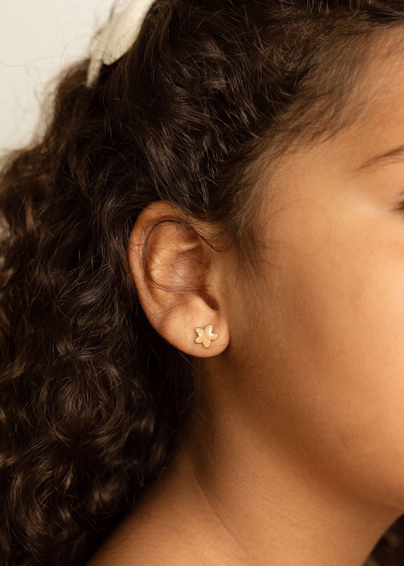 Mrs Ertha Studs Earrings Golden Flora