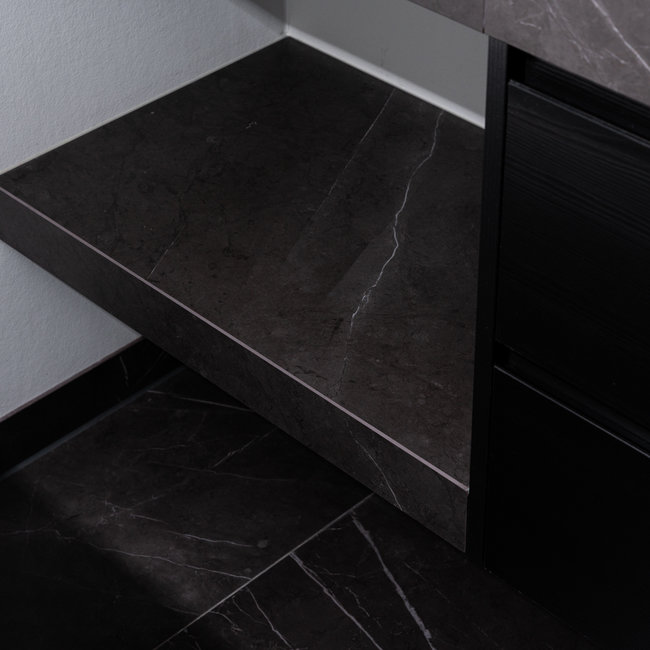 Badkamer en toilet met Marble Black