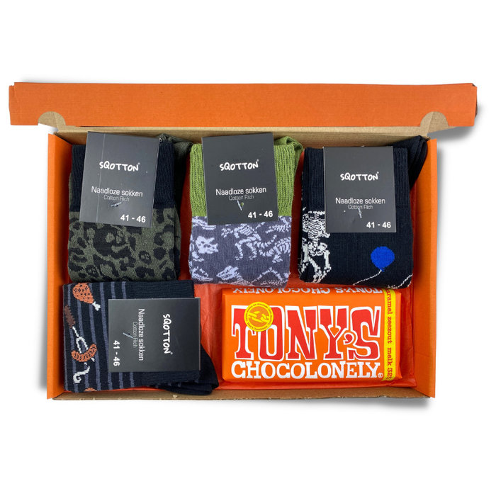 Vrolijke sokken met chocolade Giftbox After Party Oranje