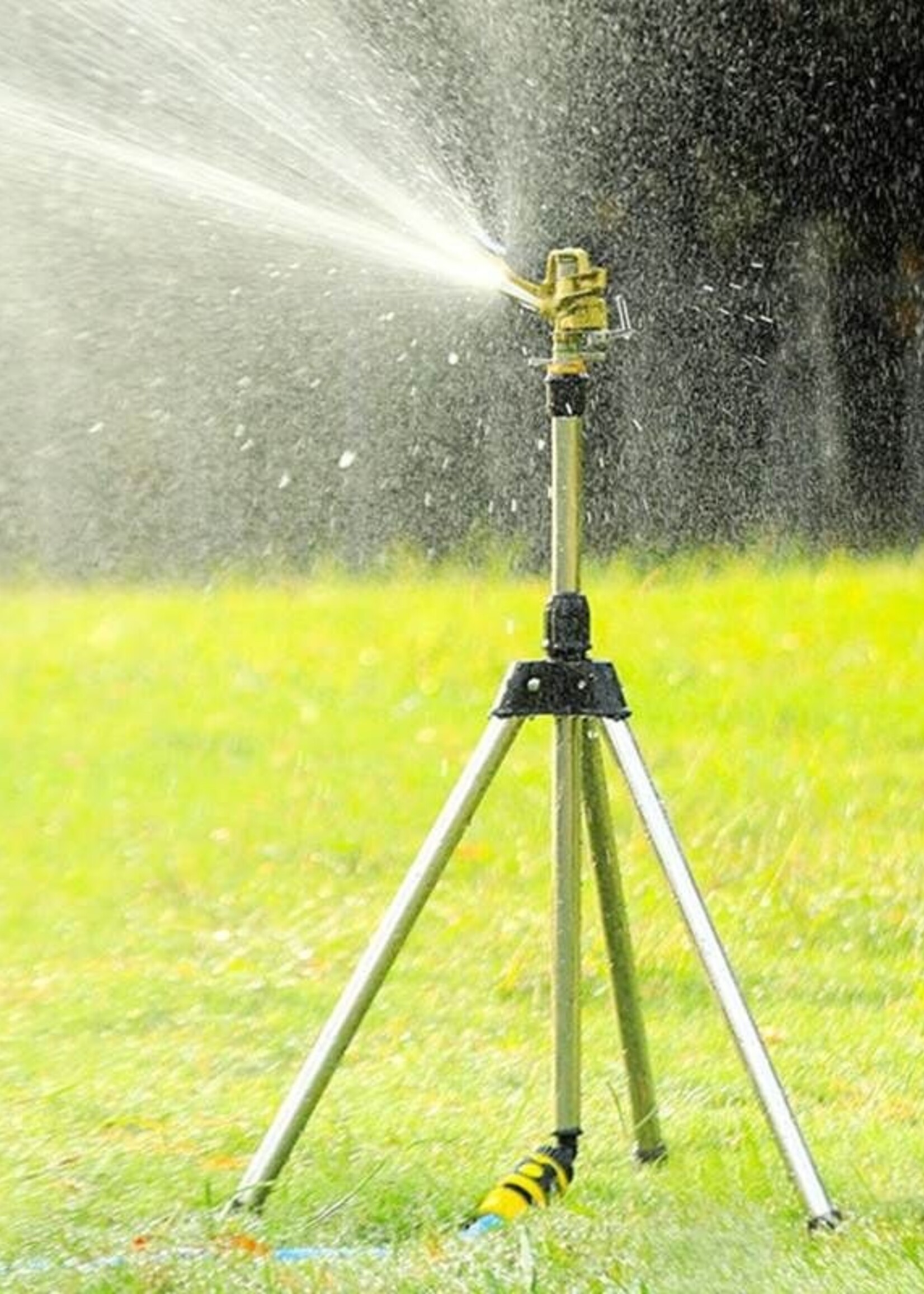 Ceruzo Zwenksproeier op Standaard - Driepoot Sectorsproeier