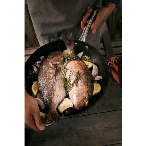 Lightweight Cast Iron Skottsberg Wok Cast Iron