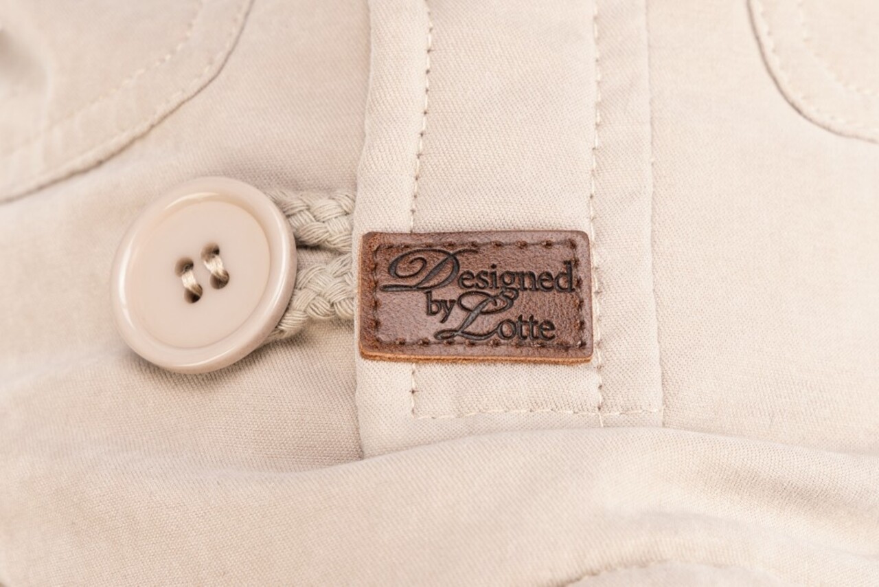 Designed by Lotte Designed by Lotte Hondenjas Philos Beige