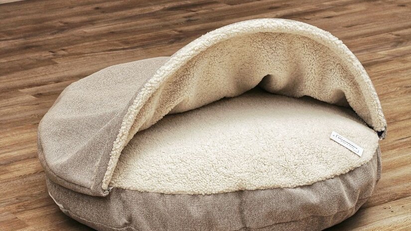 Waarom kiezen voor een hondenmand met kap? Warmte, comfort en veelzijdigheid!