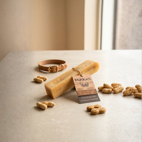 Yakka's YAKKA's Kaasbot Kauwbeen met Pindakaas