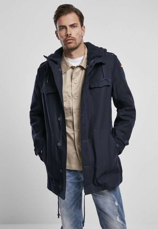 BLAU.DE günstig Kaufen-Brandit Parka Jacke -2XL- Flagge Blau. Brandit Parka Jacke -2XL- Flagge Blau <![CDATA[BW Flagge Parka marine. Bundeswehr-Parka mit Fahne. Der Klassiker! Ein Evergreen! Ausstattung: herausnehmbares Winterfutter, große Kapuze mit Kordelzug, verstellbare Ta