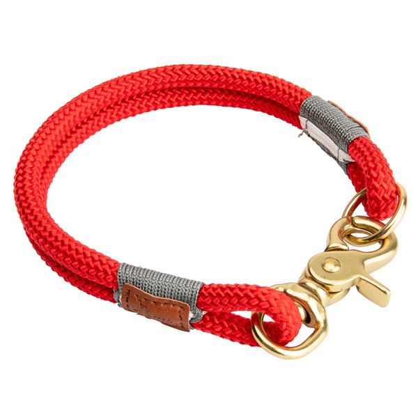 Band 8 günstig Kaufen-Halsband Oss 45/8 Seil Rot. Halsband Oss 45/8 Seil Rot <![CDATA[Dieses Halsband kombiniert einen maritimen Look mit maximalem Komfort für Ihren Hund! Das doppellagige Seil mit Lederenden sorgt für einen hochwertigen Look. Dieser Charme wird durch die Me