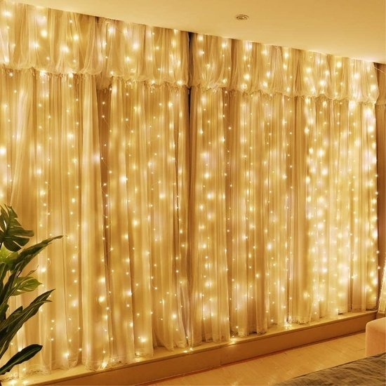 Fernbedienung TV günstig Kaufen-Giftmas LED-Lichtvorhang - Weihnachtsbeleuchtung für draußen & drinnen - Inklusive Fernbedienung - 300 LEDs - 3x3m. Giftmas LED-Lichtvorhang - Weihnachtsbeleuchtung für draußen & drinnen - Inklusive Fernbedienung - 300 LEDs - 3