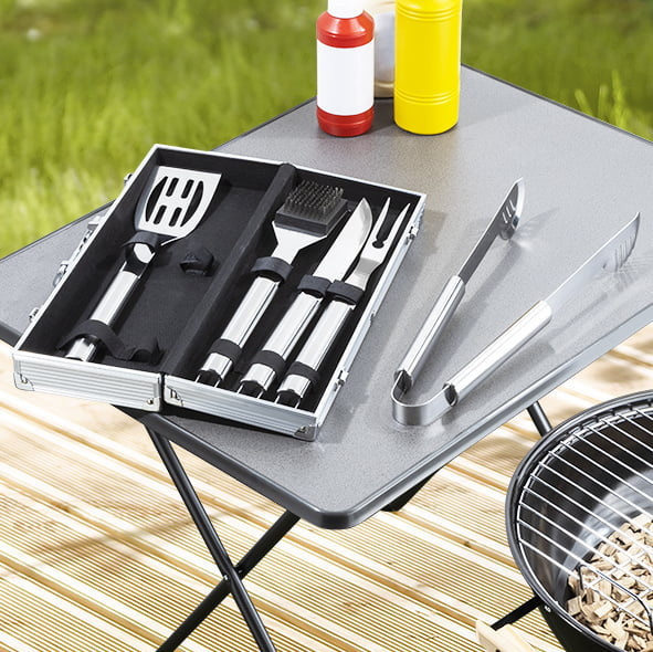 im Haushalt günstig Kaufen-Haushalt Grillwerkzeuge - 5tlg. - Inkl. Koffer - Edelstahl. Haushalt Grillwerkzeuge - 5tlg. - Inkl. Koffer - Edelstahl <![CDATA[Mit dem Haushalt Grilling Tools Kit sind Sie immer und überall für ein leckeres Grillerlebnis gerüstet. Das Set besteht aus 