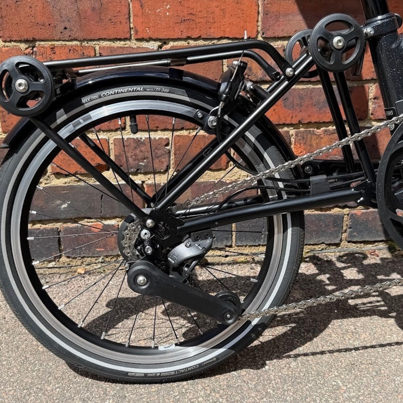 Brompton Ex-DEMO P Line 4 Speed Mid with Roller Rack - Midnight Black Metallic
