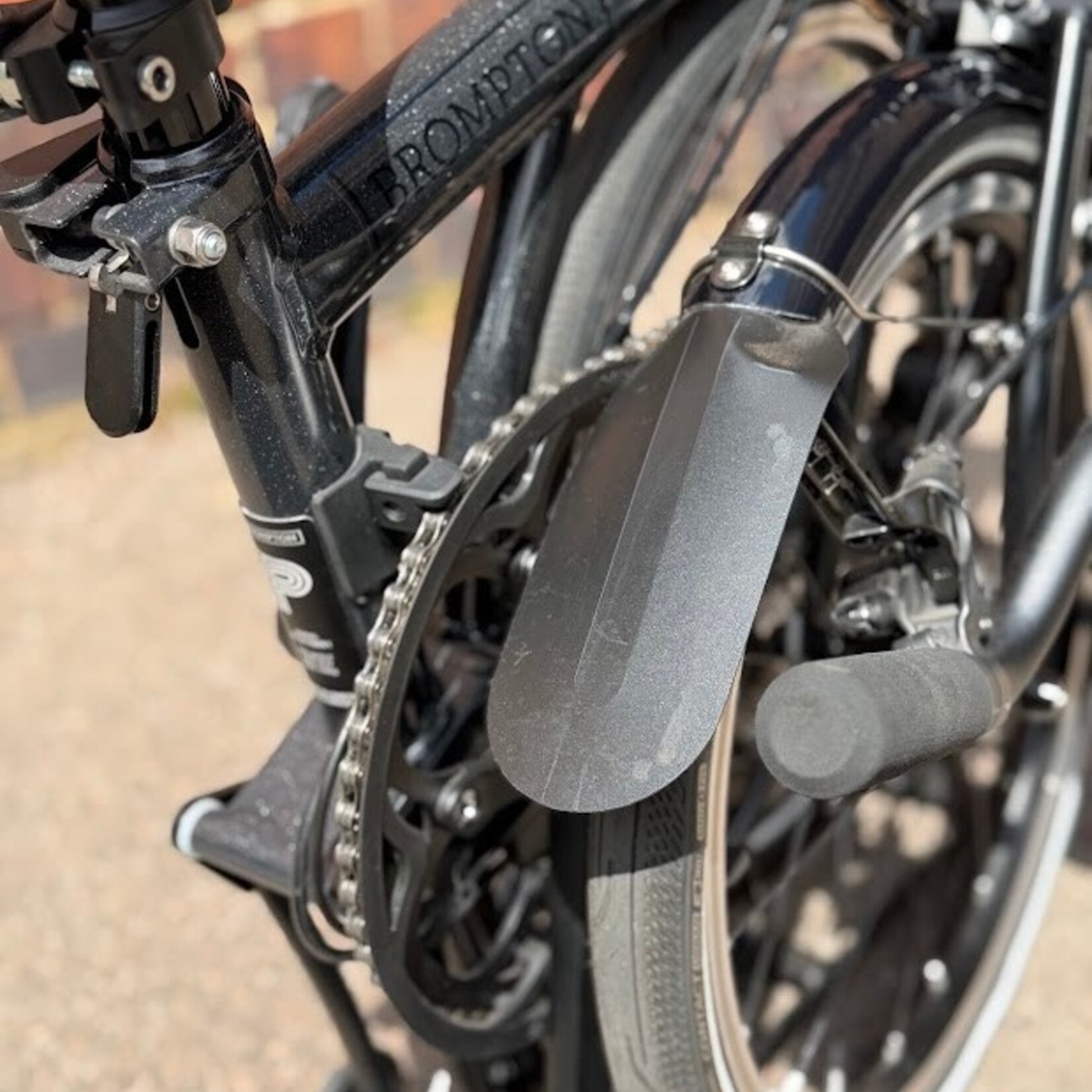 Brompton Ex-DEMO P Line 4 Speed Mid with Roller Rack - Midnight Black Metallic