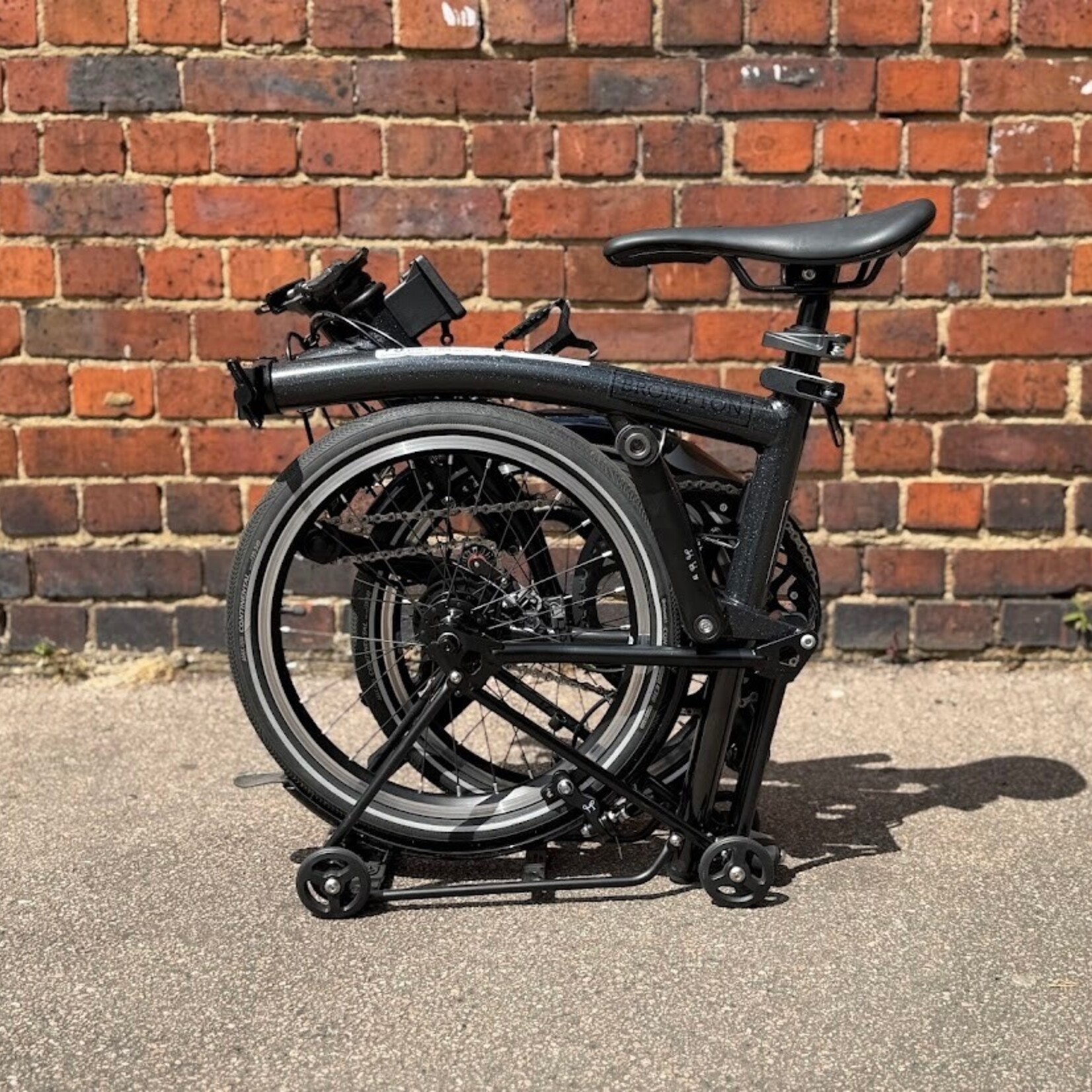 Brompton Ex-DEMO P Line 4 Speed Mid with Roller Rack - Midnight Black Metallic
