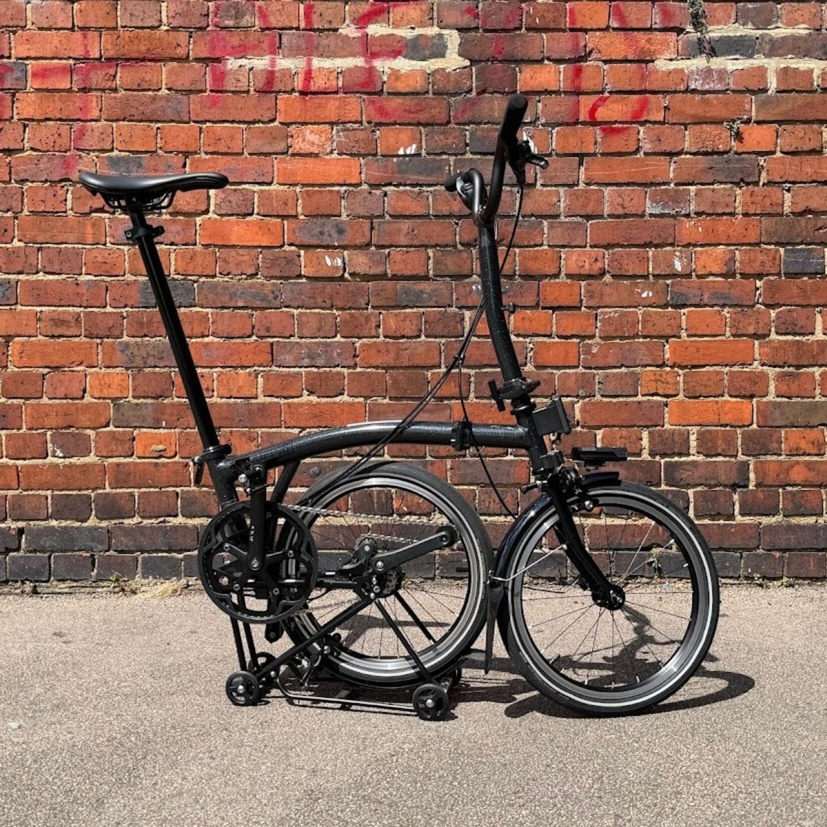 Brompton Ex-DEMO P Line 4 Speed Mid with Roller Rack - Midnight Black Metallic