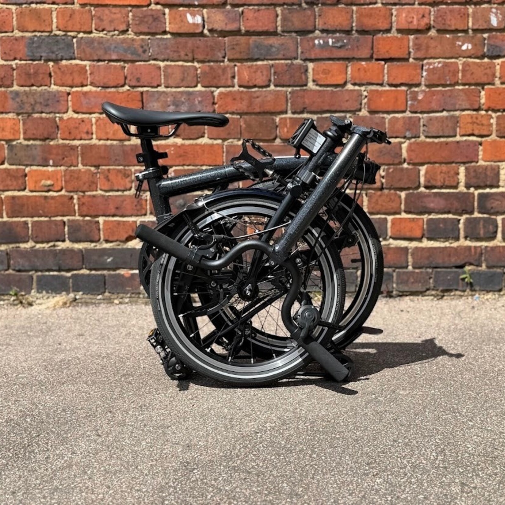 Brompton Ex-DEMO P Line 4 Speed Mid with Roller Rack - Midnight Black Metallic