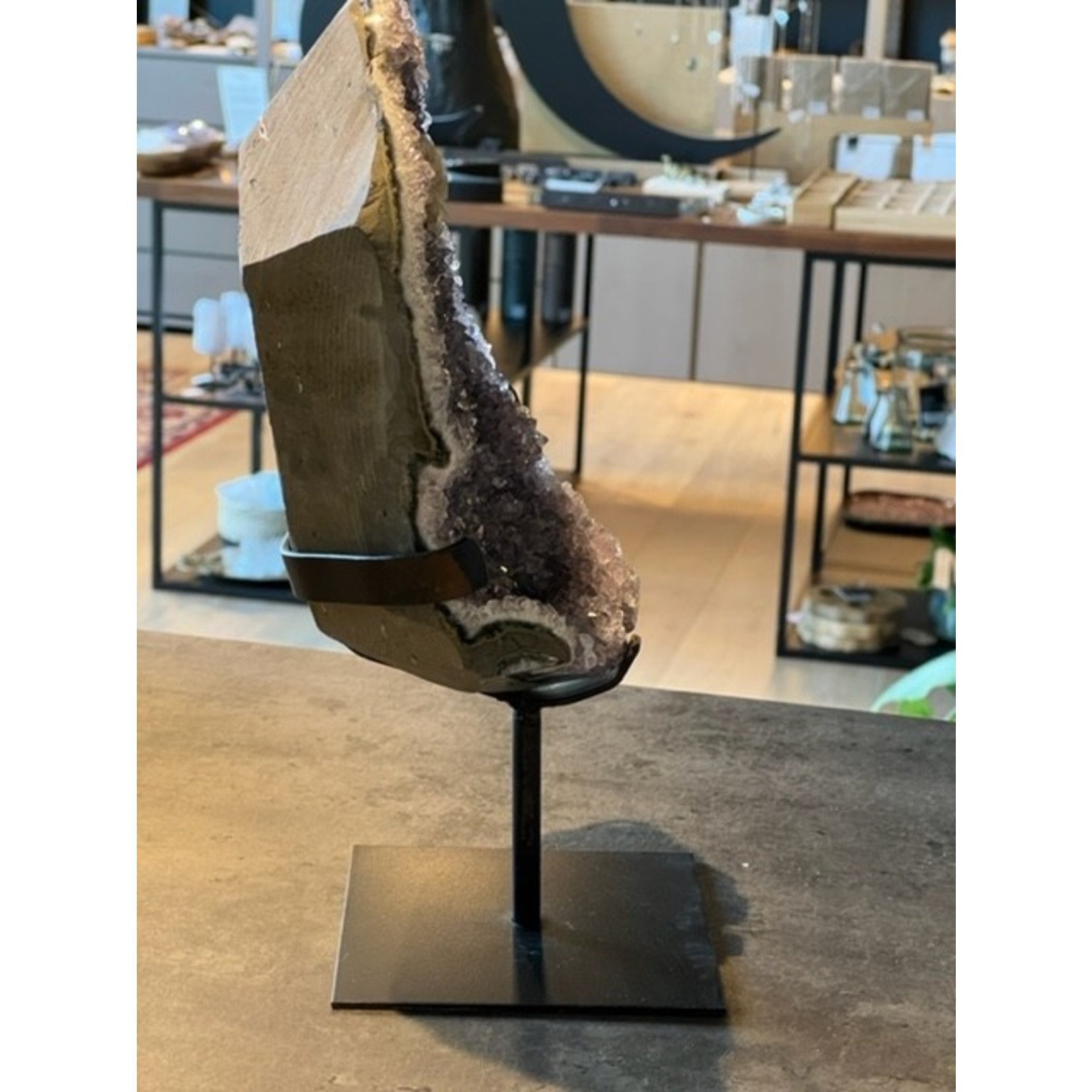 Amethist geode/cluster op standaard uniek - 3.01 kg