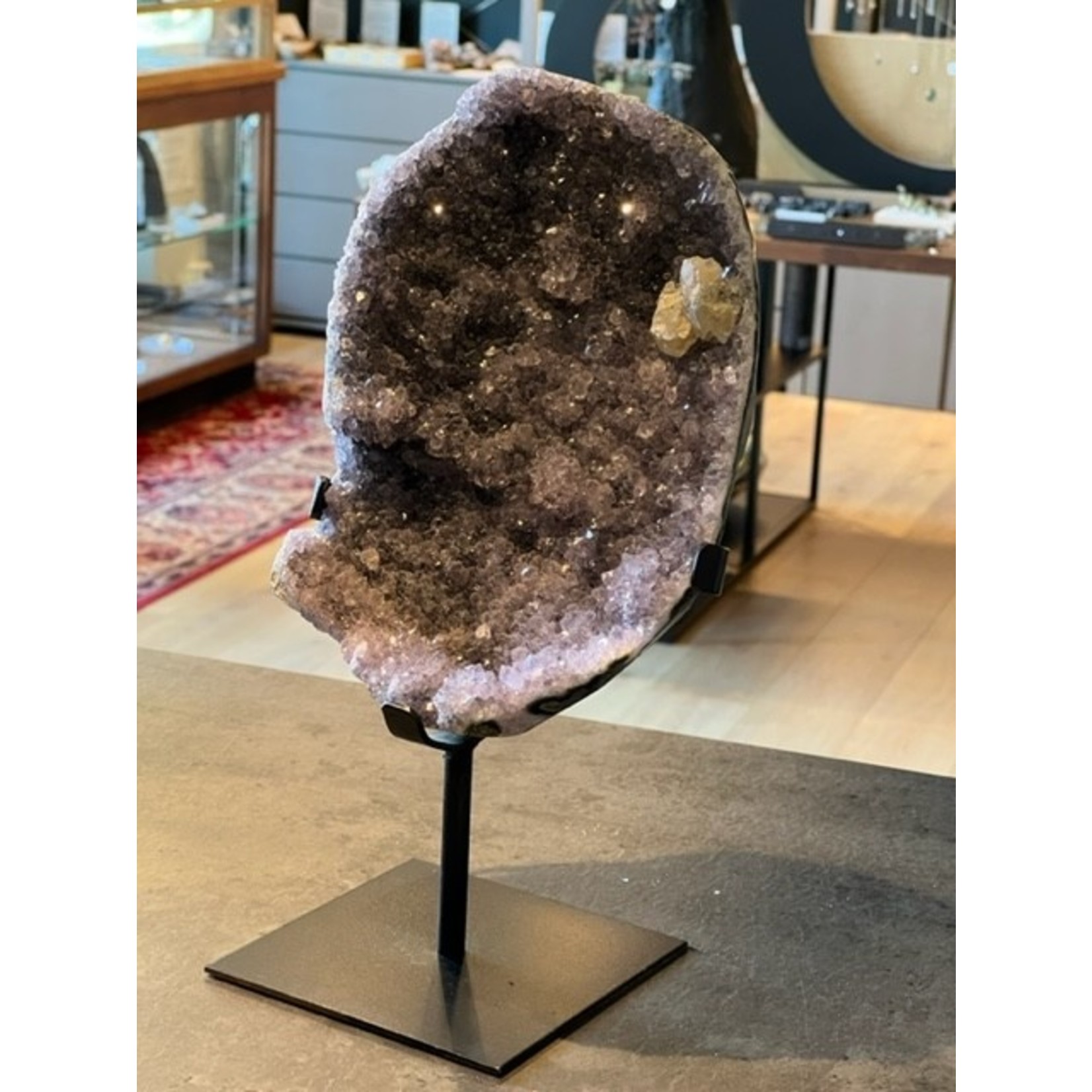 Amethist geode/cluster op standaard uniek - 3.01 kg