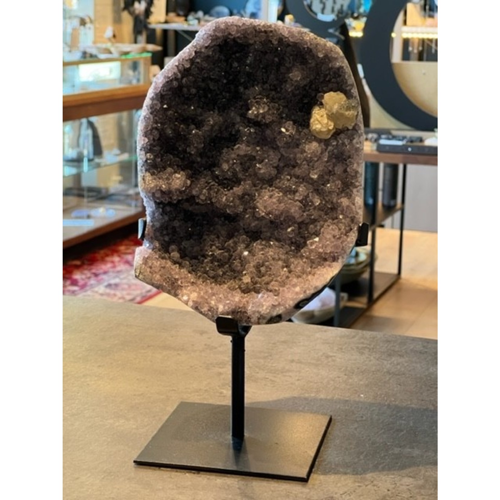 Amethist geode/cluster op standaard uniek - 3.01 kg