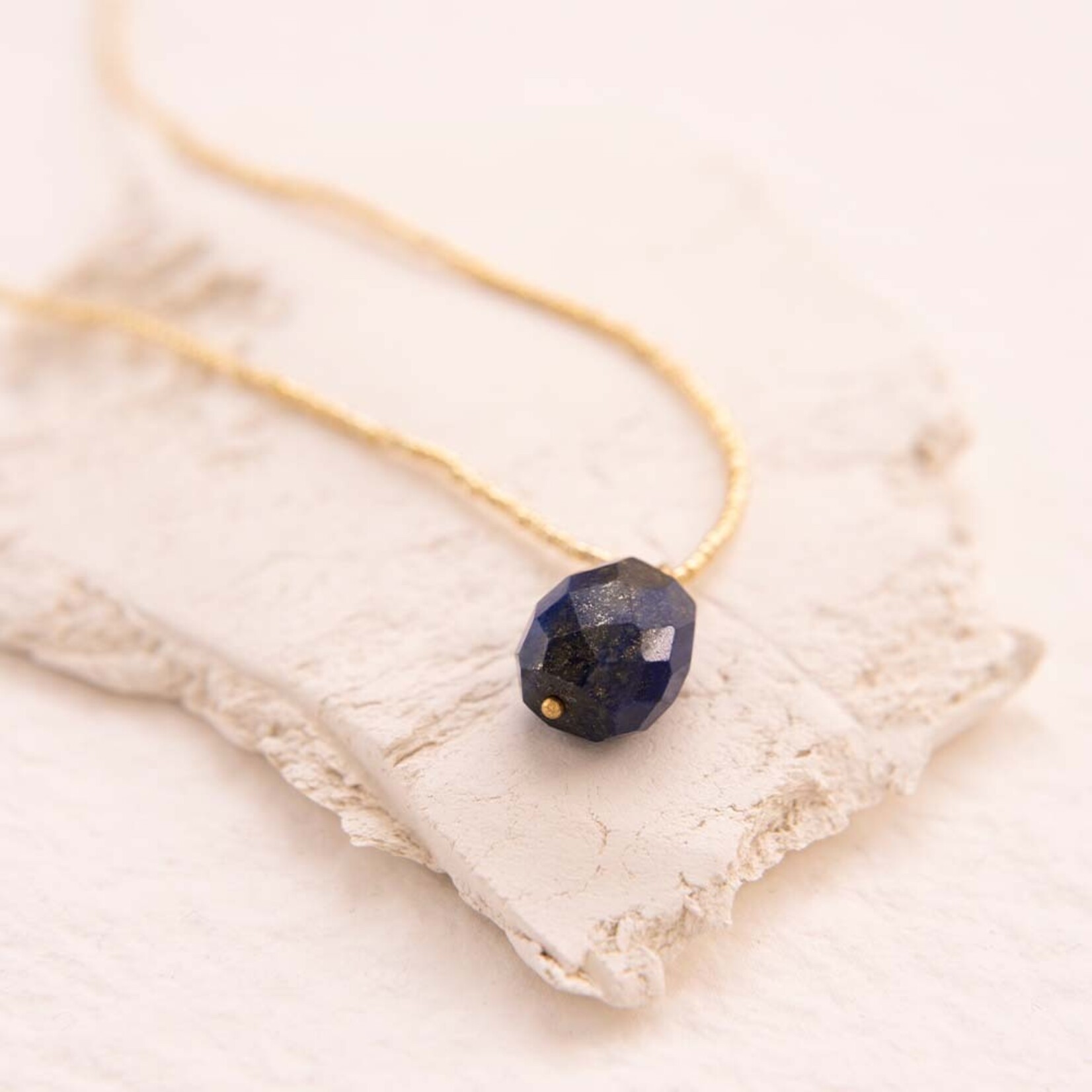 A Beautiful Story Calm Lapis Lazuli Ketting Goud