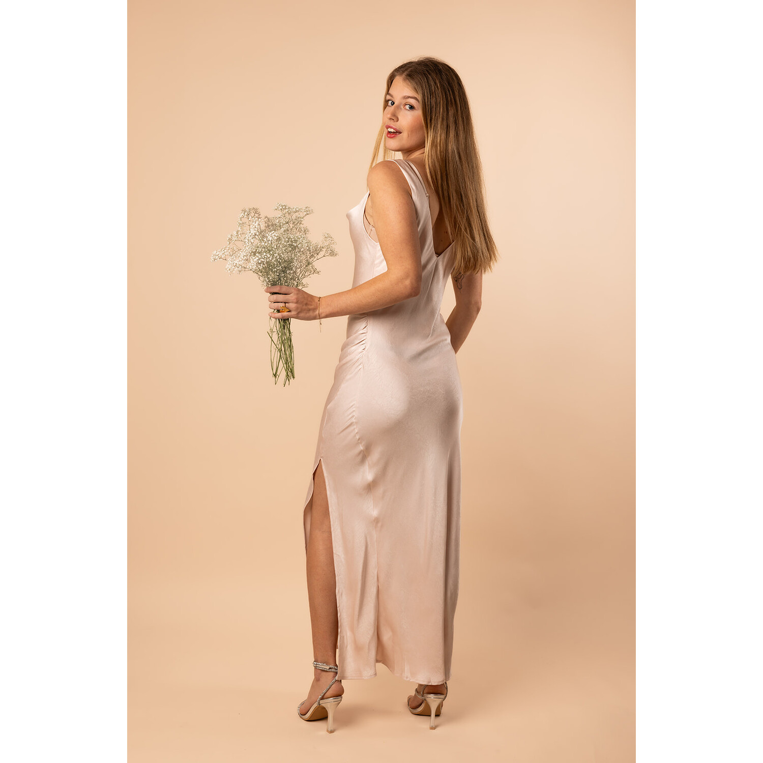 Roze satijnen jurk met split Silk dress pink Winkeltje van Lynn Winkeltje van Lynn
