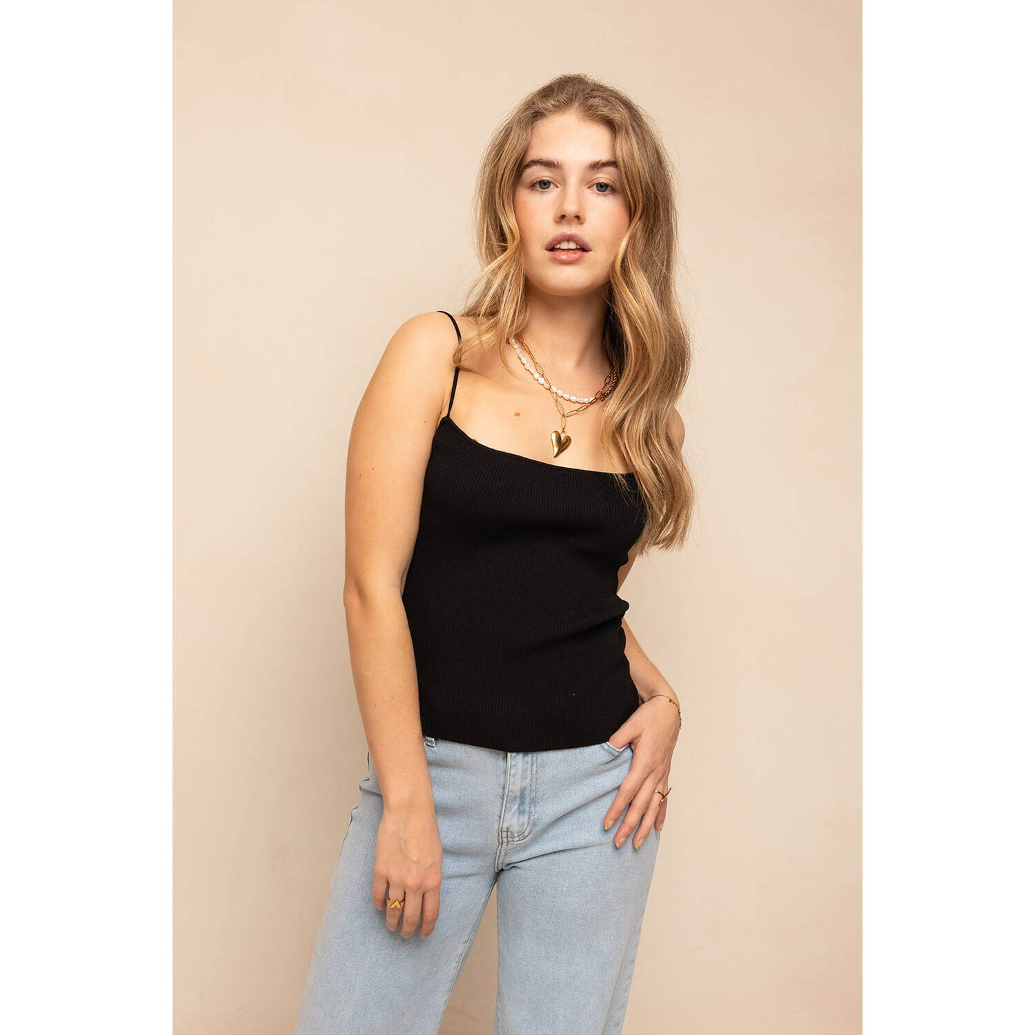 Basic top zwart Top met spaghetti bandjes Winkeltje van Lynn Winkeltje van Lynn