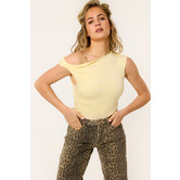 Puck one shoulder top | Lichtgeel (PRE-ORDER)