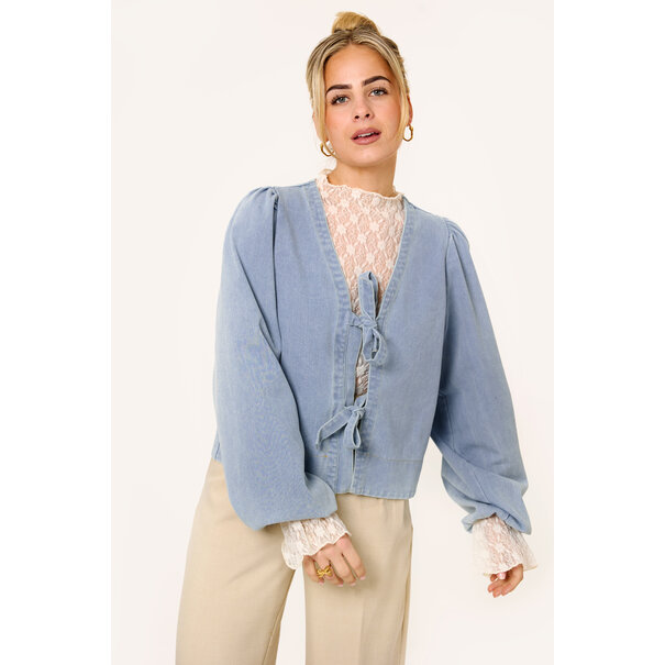 Jasmijn denim blouse met strikjes