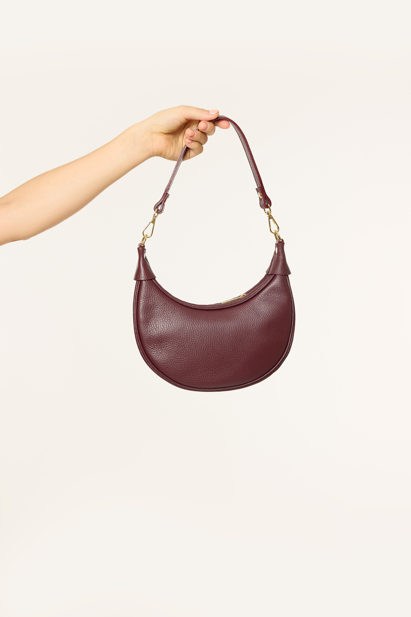 Kyra Schoudertas | Burgundy