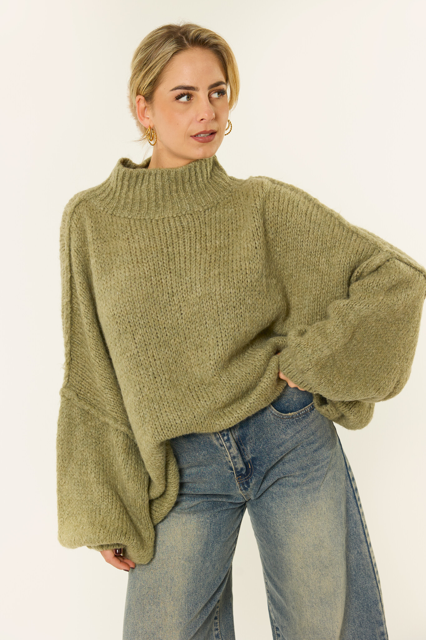 Carly trui met gedetailleerde mouw | Khaki